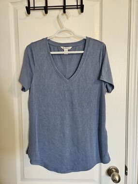 Athleta Heathered Light Blue V-Neck Short Sleeve Tee